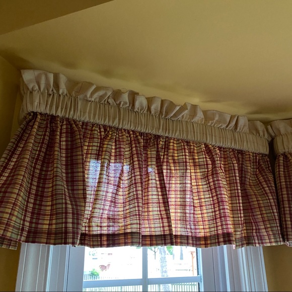 Top Ruffle Pocket Valance - Picture 6 of 6